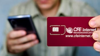 La movida que tiene furiosas a Telcel, AT&T y Movistar: la CFE salió a regalar SIM con internet gratis y el paquete que incluye destruye cualquier plan de prepago