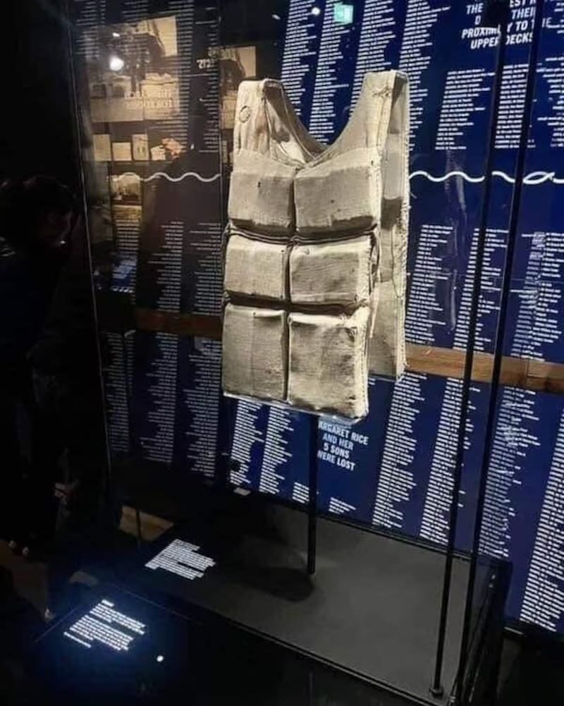 La prenda de lona con 12 compartimentos rellenos de corcho estuvo en posesión de la familia de la sobreviviente hasta hace 20 años, cuando la adquirió un coleccionista de memorabilia del Titanic.