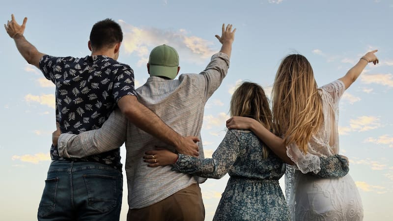 Charles Bukowski, escritor: “Si quieres saber quiénes son tus amigos de verdad, consigue que te metan en la cárcel”