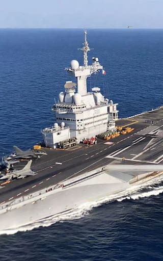 Se confirmó la llegada del buque nuclear al país: el portaaviones que domina el aire y el mar con 40 cazas a bordo