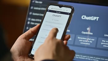ChatGPT con publicidad llega a la Argentina: qué cambia para usuarios y empresas