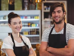 Adiós a las propinas en cafés, restaurantes y repartidores: la regla que exige a los meseros no cobrar dinero adicional por su servicio