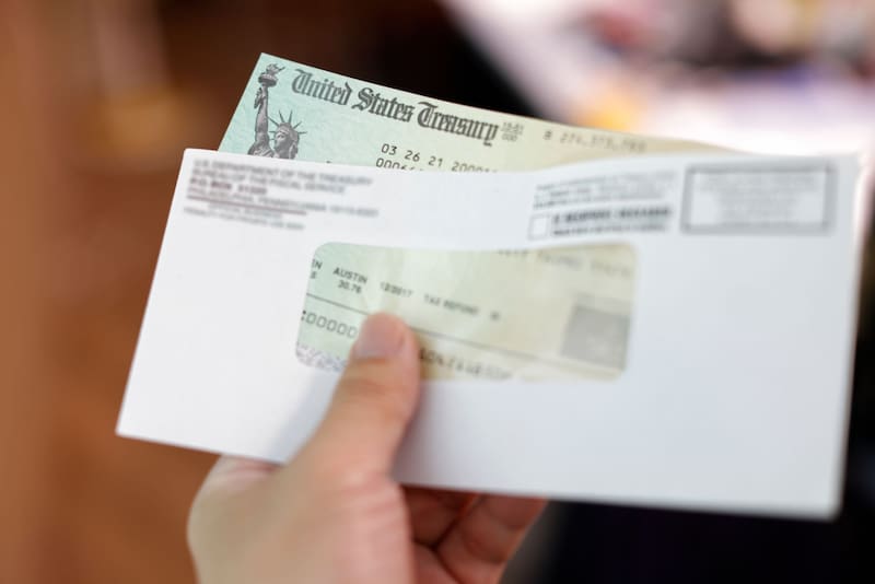 IRS dejó de emitir cheques de reembolso en papel y el pago pasó a ser electrónico.