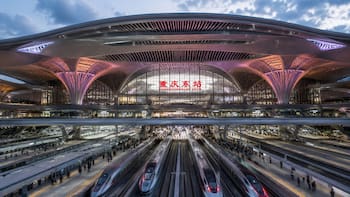 China inauguró la obra del siglo: la estación de trenes más grande del mundo que mide 170 canchas de fútbol