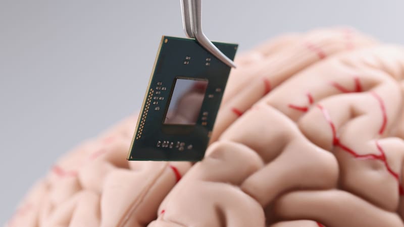 China le saca ventaja a Elon Musk y aprobó el primer chip cerebral comercial del mundo