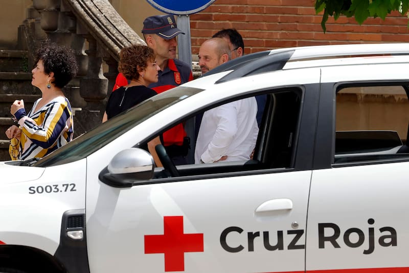La presidenta de Navarra, María Chivite, ha trasladado personalmente este miércoles el pésame del Gobierno foral y de la ciudadanía navarra a los compañeros y compañeras de los cinco agentes fallecidos en un accidente de tráfico en Elgoiba.