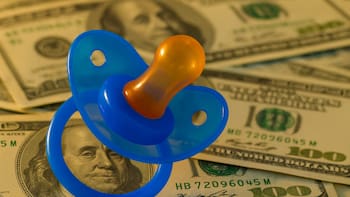 Pago nacional: Estados Unidos depositará USD 5000 en las cuentas bancarias de quienes sean padres y cumplan una condición