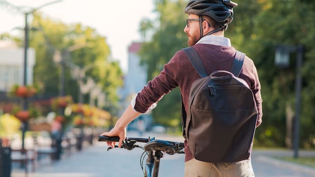 Alerta ciclistas: la DGT cambia para siempre cómo circular por carretera estatal