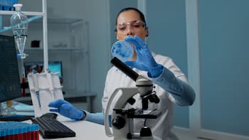 El ajuste de Milei frena la innovación y pone en jaque la investigación en empresas tecnológicas