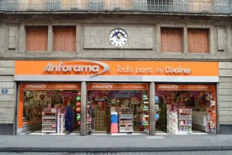 Cierra una de las empresas más reconocidas del país tras 80 años de actividad: venden todo, hasta las vidrieras y sus muebles.
