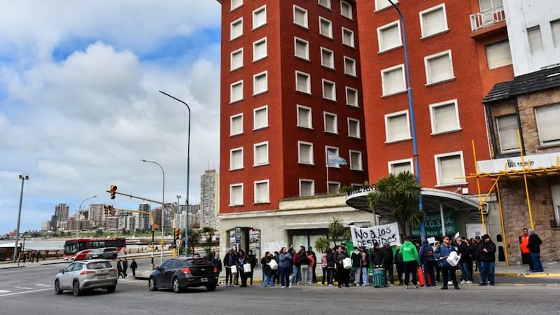 Cierran dos emblemáticos hoteles de Mar del Plata