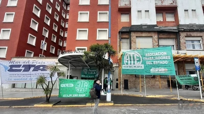Cierran dos hoteles en Mar del Plata