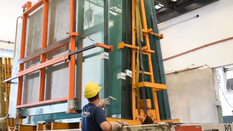 Cerró una planta de una reconocida marca de vidrios templados y despidió a 40 empleados: qué pasó con la empresa.