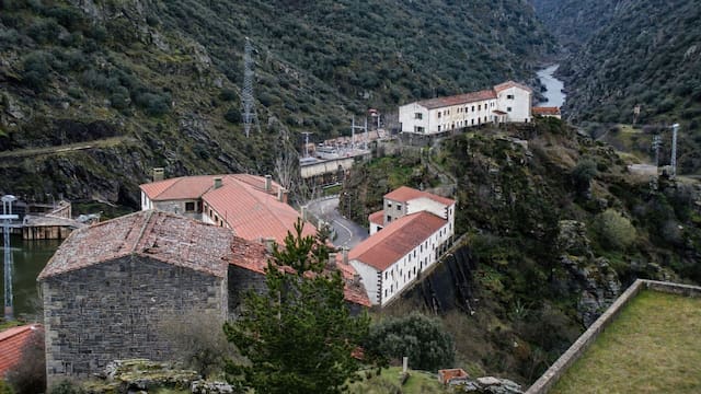 Ciudadanos estadounidenses compraron un pueblo de España perdido en el tiempo: buscan convertirlo en un destino turístico