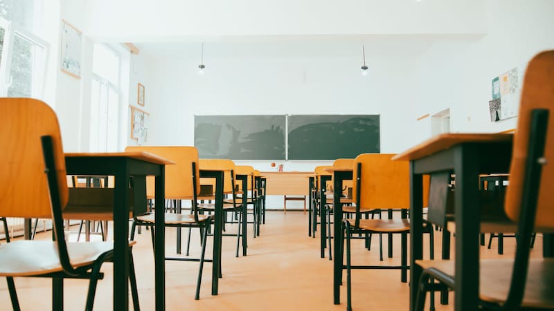 La medida del personal educativo universitario apunta contra el Gobierno Nacional, al que se le reclama por una recomposición salarial y el pago de los montos adeudados.