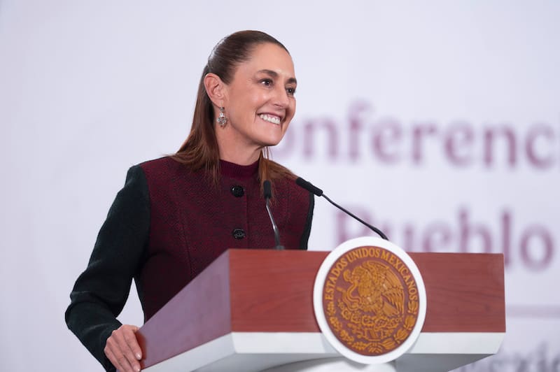 La propuesta establece que ninguna nueva pensión de alto mando podrá superar el 50% del salario de la presidenta Claudia Sheinbaum. Fuente: EFE