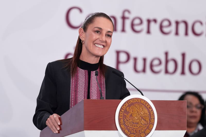 La presidenta constitucional de los Estados Unidos Mexicanos, la Doctora Claudia Sheinbaum Pardo en conferencia de prensa matutina en el salón de la Tesorería de Palacio Nacional.