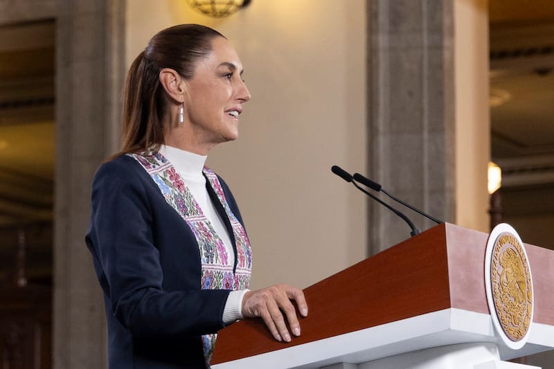 Cuauhtémoc, Ciudad de México. 25 de febrero 2026. La presidenta constitucional de los Estados Unidos Mexicanos, la Doctora Claudia Sheinbaum Pardo en conferencia de prensa matutina en el salón de la Tesorería de Palacio Nacional. La acompañan: Rosa Icela Rodríguez Velázquez, secretaria de Gobernación; Pablo Gómez comisionado presidente de la Comisión Presidencial para la Reforma Electoral; Arturo Zaldívar, coordinador de Política y Gobierno; Lázaro Cárdenas Batel, Jefe de la Oficina de la Presidencia; Jesús Ramírez Cuevas, coordinador de asesores de la Presidencia de la República; Merino, Director de la agencia de transformación digital y Telecomunicaciones; Esthela Damián Peralta, consejera jurídica del Ejecutivo Federal y Miguel Ángel Elorza Vázquez, coordinador de Infodemia. Foto: Juan Carlos Buenrostro/Presidencia