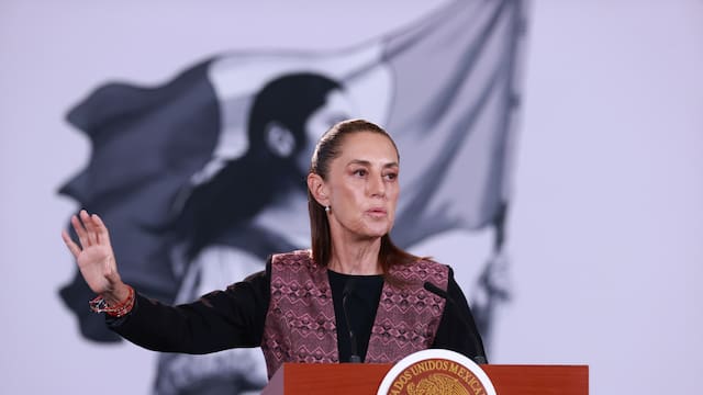El Gobierno de Claudia Sheinbaum confirmó nuevo pago de 6,450 pesos a adultos a partir de 18 años y de por vida