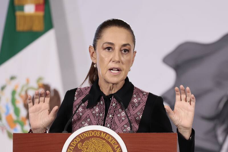 Claudia Sheinbaum inaugura el Puente de Acceso al Puerto de Veracruz, parte del plan de 400 nuevas obras en el sexenio.
