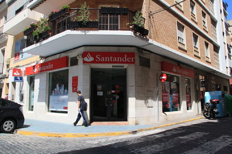 Clientes de BBVA, Santander y Banorte deberán anticipar sus operaciones por cierre masivo de sucursales