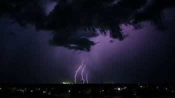Se aproxima un diluvio histórico con tormentas y granizo por 72 horas: intensas lluvias y ráfagas de viento de 80 kilómetros por hora