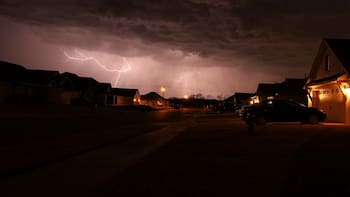 Una columna de tormenta y nubes densas se acerca al país: los principales municipios que quedarán bajo agua en minutos