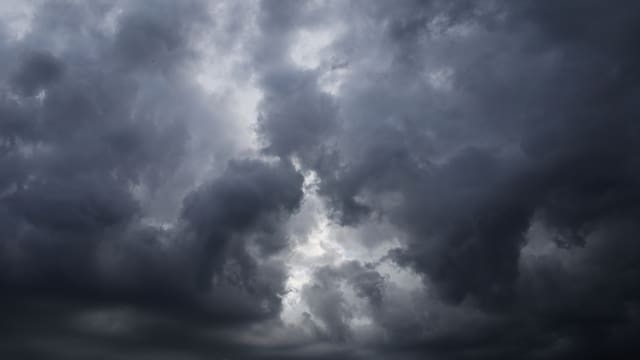 Llegó el otoño | 12 comunidades activan avisos por lluvias, tormentas y granizo: Cataluña espera más de 100 litros en pocas horas
