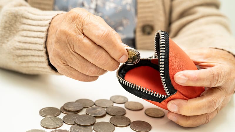 Adultos mayores de México que reciban pensiones del IMSS o ISSSTE y Pensión para Adultos Mayores tendrán triple pago en noviembre. Fuente: Shutterstock