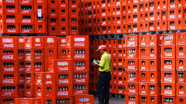 Acciones de Coca-Cola FEMSA suben luego que la mayor embotelladora de la marca anticipó alza de precios en México