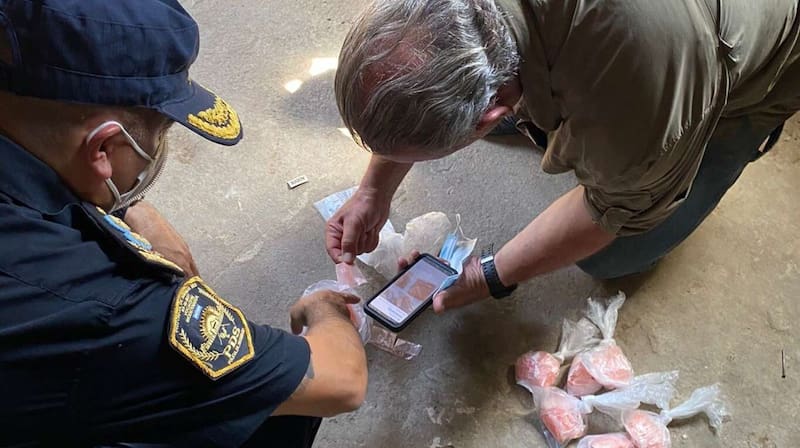 Las autoridades federales de Estados Unidos investigaban una tienda minorista ubicada cerca de la frontera con México cuando hicieron un descubrimiento inaudito.