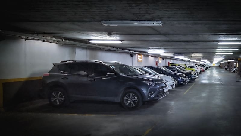 La DGT puede sancionar a quienes tengan un coche sin seguro aunque esté guardado en el garaje si el vehículo sigue dado de alta en España.