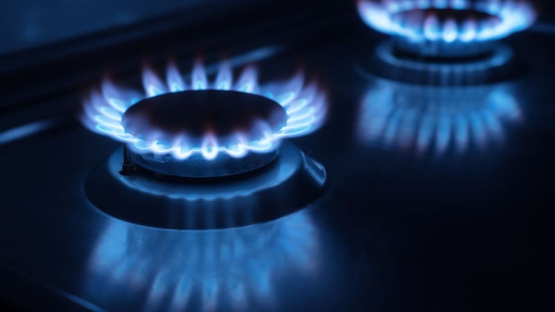 La inducción consume entre un 20% y un 40% menos electricidad que una vitrocerámica tradicional, según la OCU.