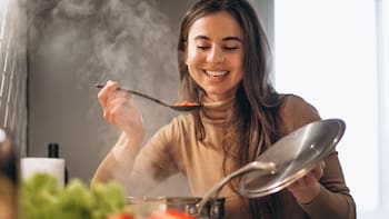 Se despiden las cocinas tradicionales: este producto de Lidl permite asar a la plancha y cocer alimentos en caldo al mismo tiempo