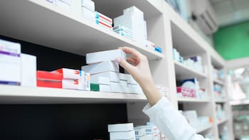 Alerta sanitaria de Cofepris: detectan falsificación y adulteración en 4 medicamentos muy utilizados en México
