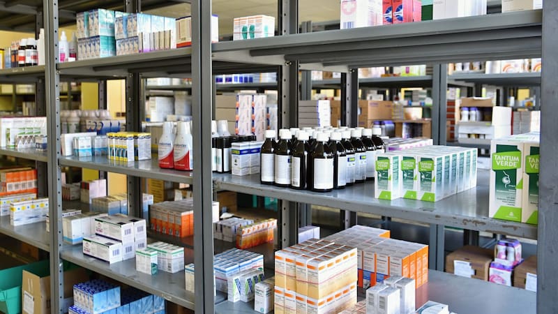 Cofepris emitió una alerta sanitaria por la falsificación y adulteración de productos de alta demanda como Buscapina y Bedoyecta, lo que representa un riesgo para la salud.