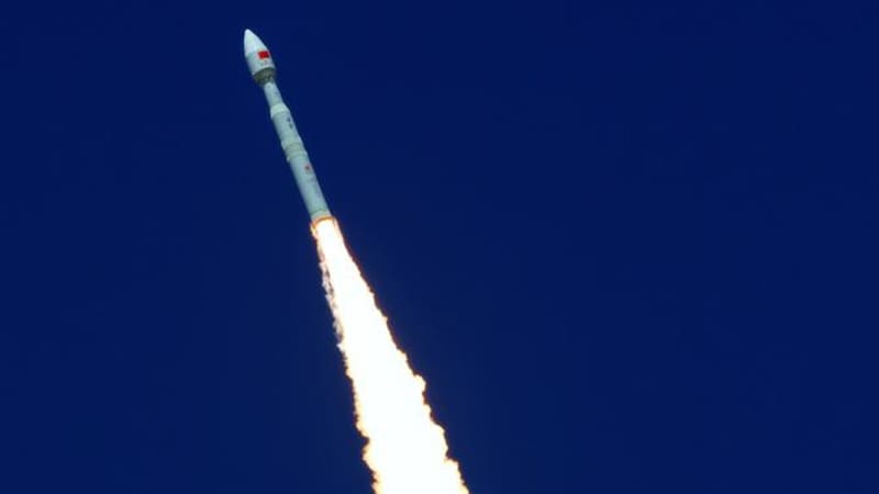 El cohete chino llevó ocho satélites a la órbita terrestres.