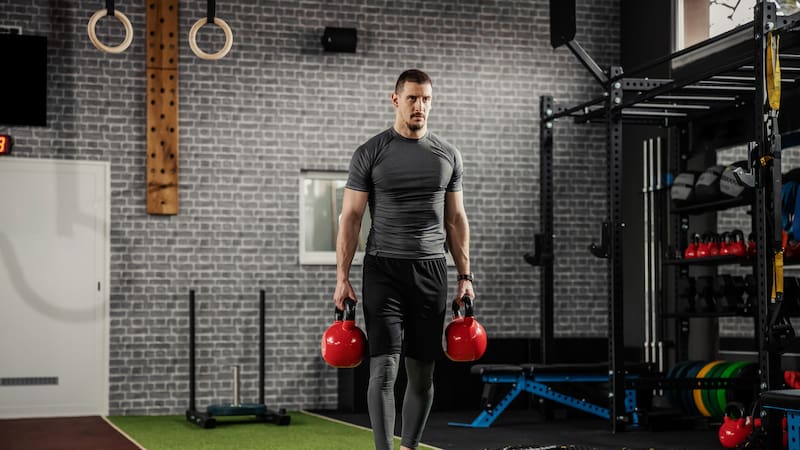 Este movimiento simple pero poderoso trabaja todo tu cuerpo, desde el agarre hasta el core.