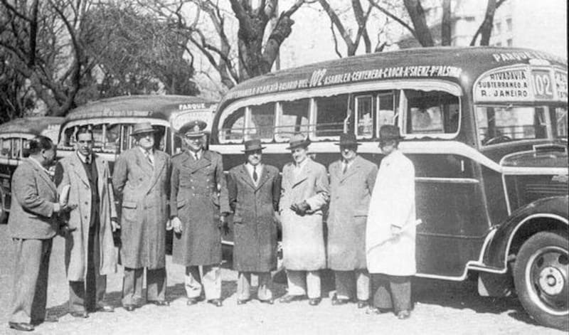 El colectivo, en su creación, tenía un tope de 5 pasajeros.