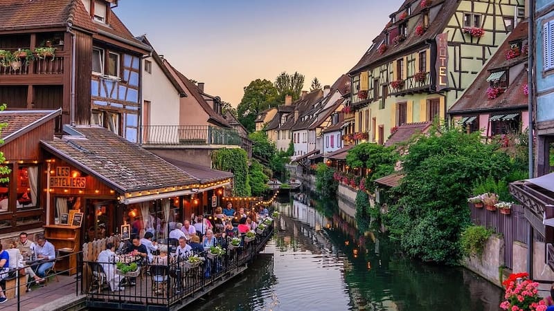 Colmar es una pequeña ciudad de Francia con callecitas deslumbrantes.