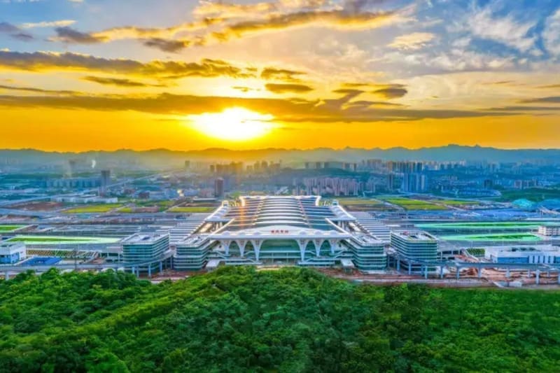 La inauguración de la estación de tren más grande del mundo en Chongqing, China. (Fuente: Instagram @peoples_daily).