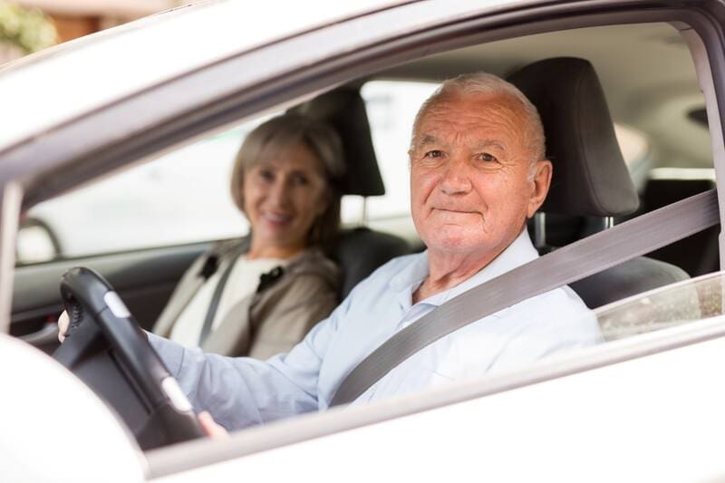 Conductores mayores de 65 años en Colombia: requisitos para renovar el permiso de conducción.