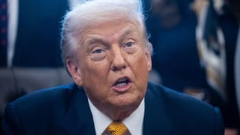 Mientras Wall Street se hunde, Trump extiende por 10 días el ultimátum a Irán