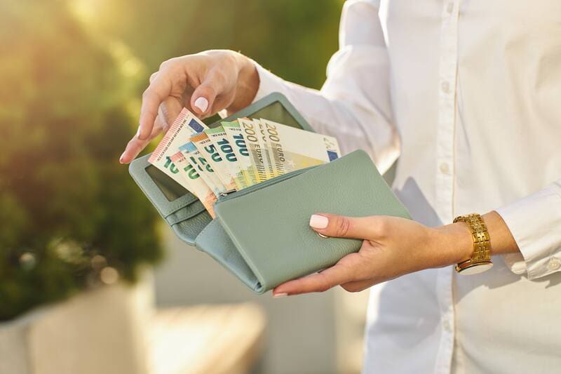 El orden compulsivo de billetes puede ser un signo de Trastorno Obsesivo Compulsivo. (Foto: Shutterstock)
