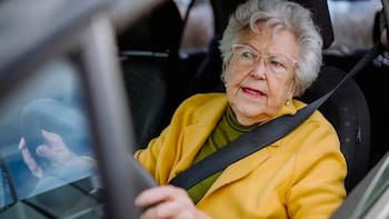 Ya es oficial | Cancelan la licencia de conducir a los mayores de 65 años que no cumplan este requisito