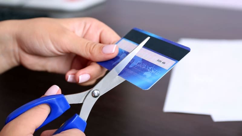 Suspensión de cuentas bancarias y tarjetas de crédito en Colombia por deudas fiscales (foto: archivo).