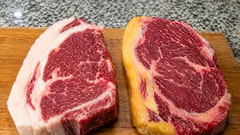 Carne de vaca con grasa amarilla o con grasa blanca: qué diferencia hay entre ambas y cuál conviene comprar