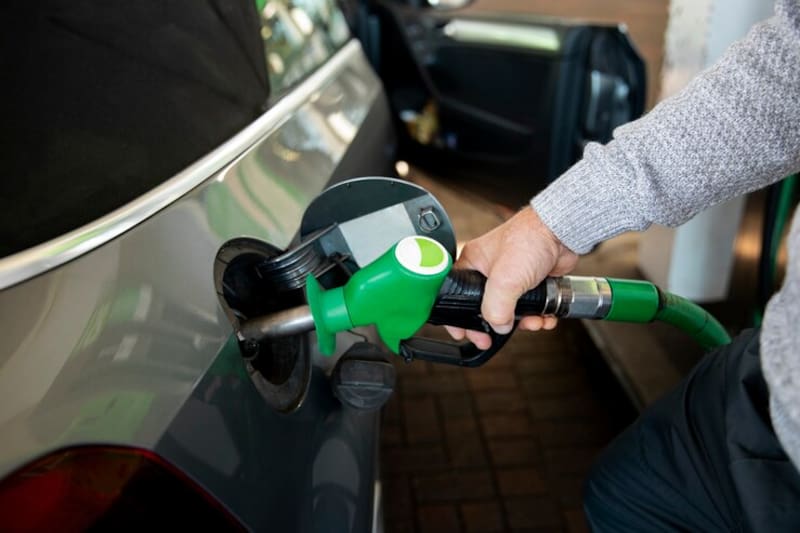 El precio del litro de combustible en España (foto: Freepik).