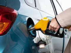 El Gobierno confirma una baja de $300 en el precio de la gasolina desde febrero