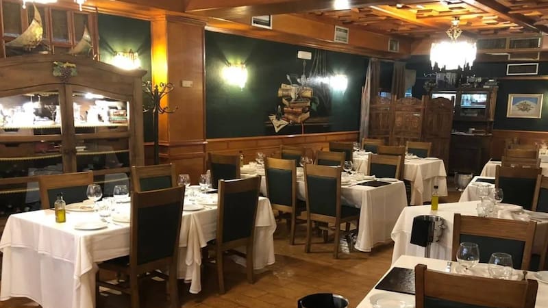 Con casi cuatro décadas de historia, este restaurante de Vallecas sigue destacando por su cocina clásica y prestigio.